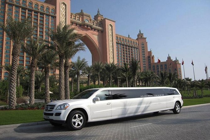 LUXURY LIMOUSINE RIDE